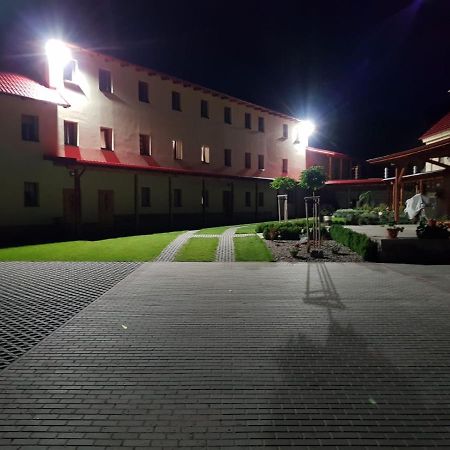 Bendovsky Dvur Acomodação com café da manhã Dusniky Exterior foto