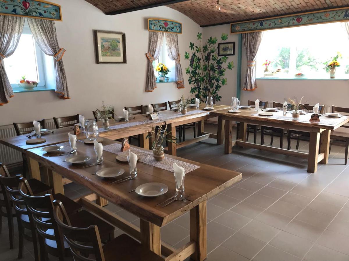 Bendovsky Dvur Acomodação com café da manhã Dusniky Exterior foto