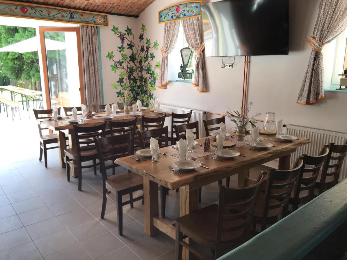 Bendovsky Dvur Acomodação com café da manhã Dusniky Exterior foto