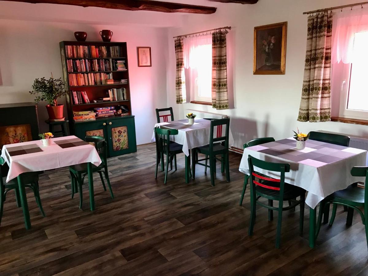 Bendovsky Dvur Acomodação com café da manhã Dusniky Exterior foto